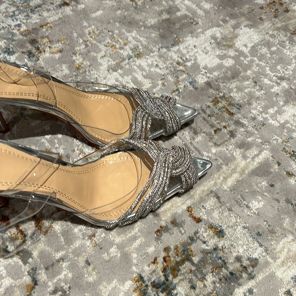 Silver heels - NEW - Picture 4 of 4